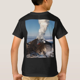 T-shirts A fonte da lava quente entra em erupção do vulc