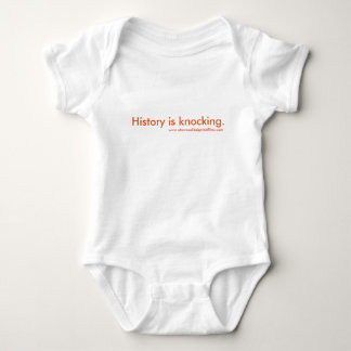 T-shirts A história está batendo o bebê