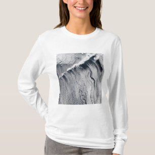 T-shirts A nuvem modela visível sobre a ilha Aleutian