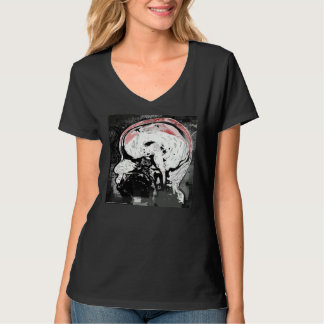 T-shirts A obscuridade faz a varredura de V - T do pescoço