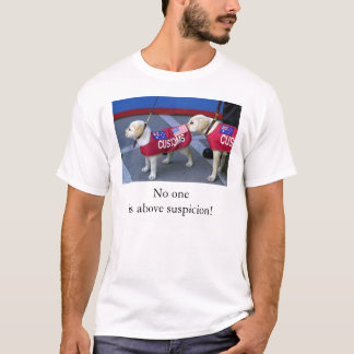 T-shirts A suspeita, ninguém é acima de qualquer suspeita!