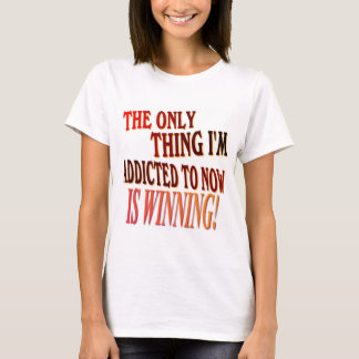 T-shirts A única coisa que eu sou viciado a ESTÁ GANHANDO!