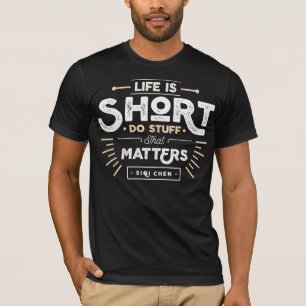 T-shirts A vida é curta