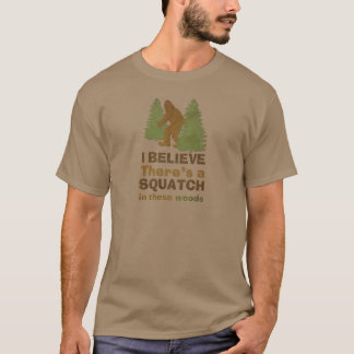 T-shirts Acredito que há um SQUATCH nestes bosques