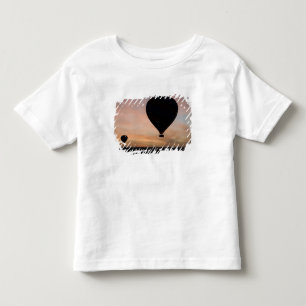 T-shirts África, Quênia, Masai Mara. Dois balões deslizam