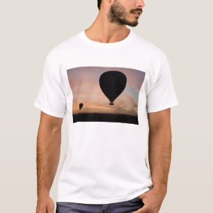 T-shirts África, Quênia, Masai Mara. Dois balões deslizam