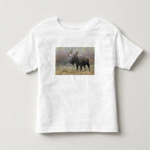 T-shirts Alce macho em tempestade de neve com árvores de ál