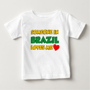 T-shirts Alguém No Brasil Me Ama