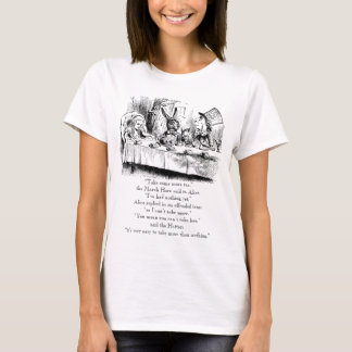 T-shirts Alice e o Mad Tea Party com "nada"
