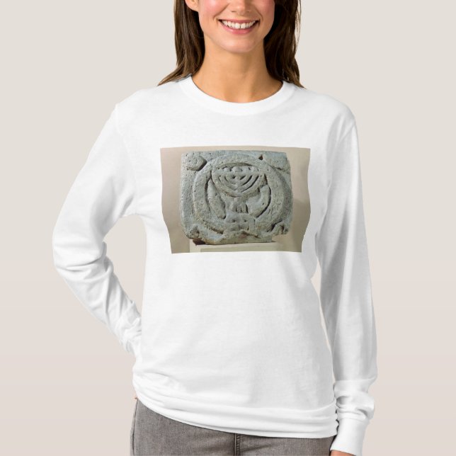 T-shirts Alivio que descreve um menorah (Frente)