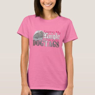 T-shirts Amando meu cavaleiro em Dogtags brilhante