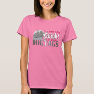 T-shirts Amando Meu Cavaleiro Em Dogtags Brilhantes