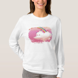 T-shirts Arco-íris e construções em nuvens