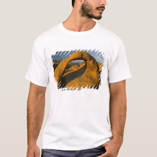 T-shirts Arco nas Colinas Alabama Eastern Sierras perto de