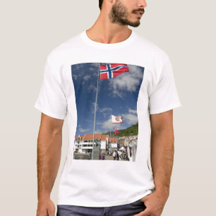 T-shirts Área histórica do porto de Bergen com bandeiras