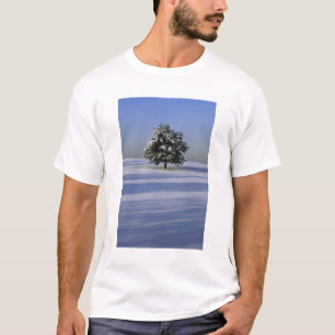 T-shirts Árvore na paisagem coberto de neve