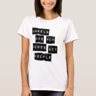 T-shirts As etiquetas são para pessoas das caixas não