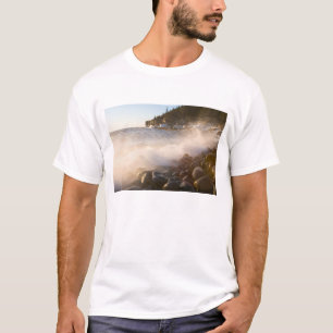 T-shirts As ondas varrem as pedras em Monument