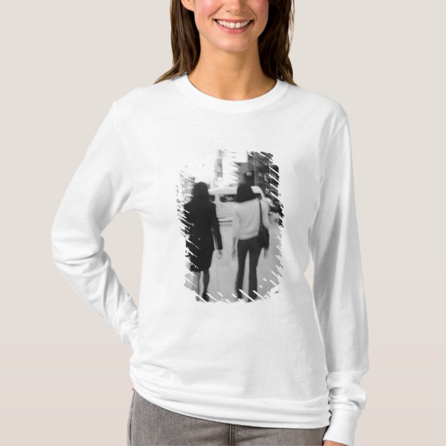 T-shirts Ásia, Japão, Tóquio. Mulheres jovens na Ginza. (Frente)