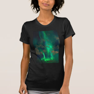 T-shirts Aurora boreal verde bonita com nuvens