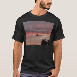 T-shirts Avião Comercial Aterrissando Ao Pôr do Sol