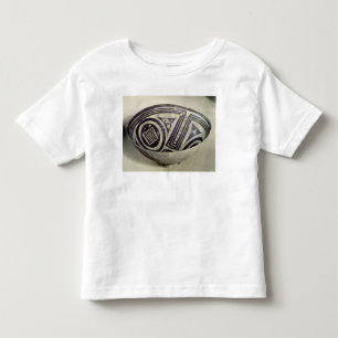 T-shirts Bacia decorada com um teste padrão geométrico