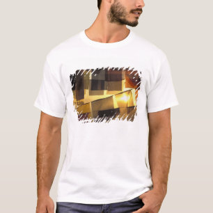 T-shirts Bandeiras de oração budistas no pôr do sol,