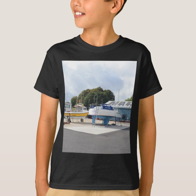 T-shirts Barcos Em Terra (Frente)