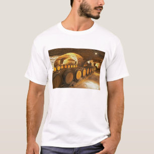 T-shirts Barricas de carvalho no porão no Domaine Comte