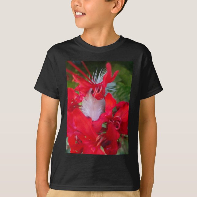 T-shirts Beleza Delicada: Flor Vermelho com Pena Branca (Frente)