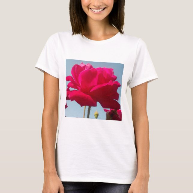 T-shirts Belo Rosa Celestial: Vermelho Contra Azul (Frente)