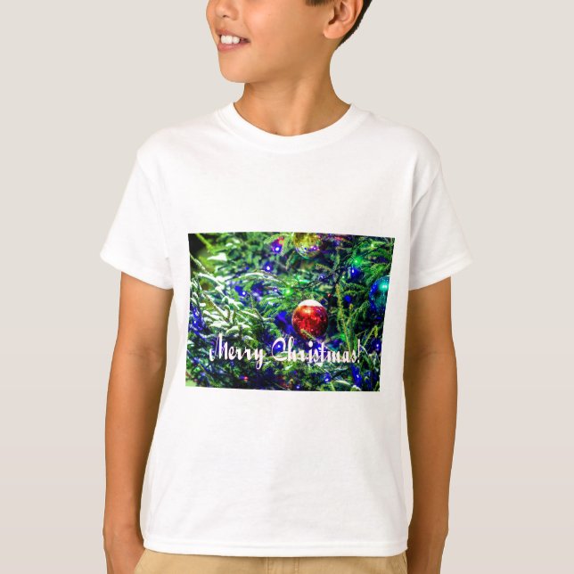 T-shirts Bola Vermelha de Árvore de Natal Verde (Frente)