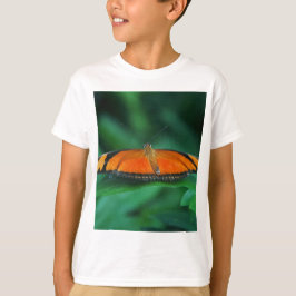 T-shirts Borboleta Laranja Brilhante e Preta na Folha