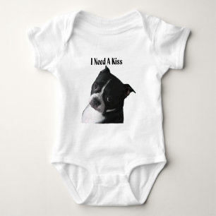 T-shirts Boston Terrier:  Eu preciso um beijo