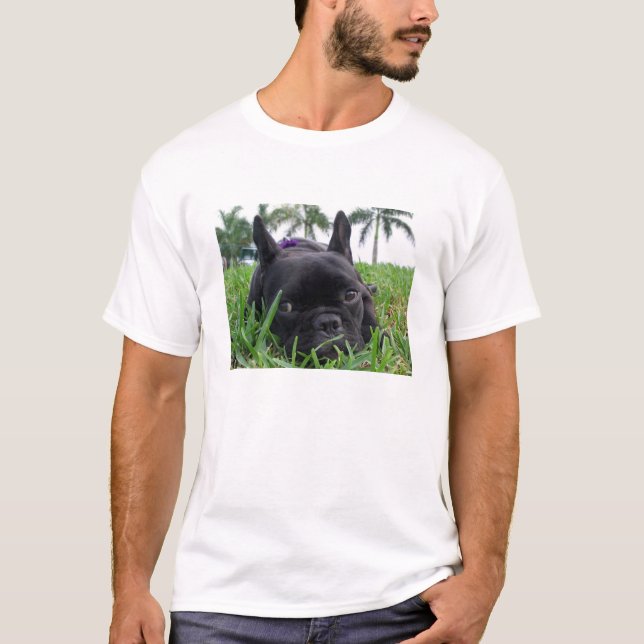T-shirts Buldogue francês na grama (Frente)