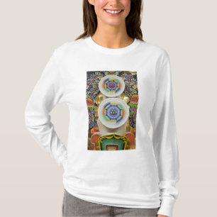 T-shirts Butão. Bolos cerimoniais feitos por monges adornam