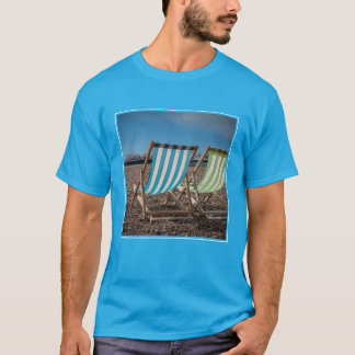 T-shirts Cadeiras de plataforma que olham o mar