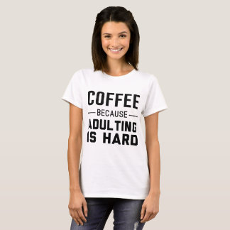 T-shirts Café: Porque Adulting é duro