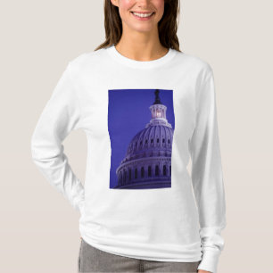 T-shirts Capitol dos EUA ao anoitecer com luz no domo ativa
