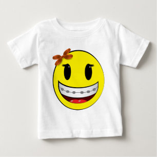 T-shirts cara com aparelho - garota