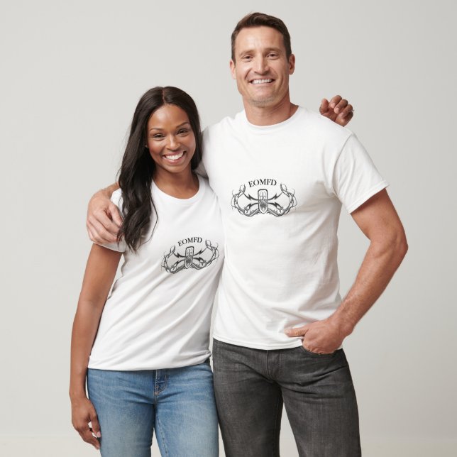 T-shirts Caranguejo-tribal da EOMFD (Unissex)
