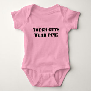 T-shirts caras rígidas vestem rosa