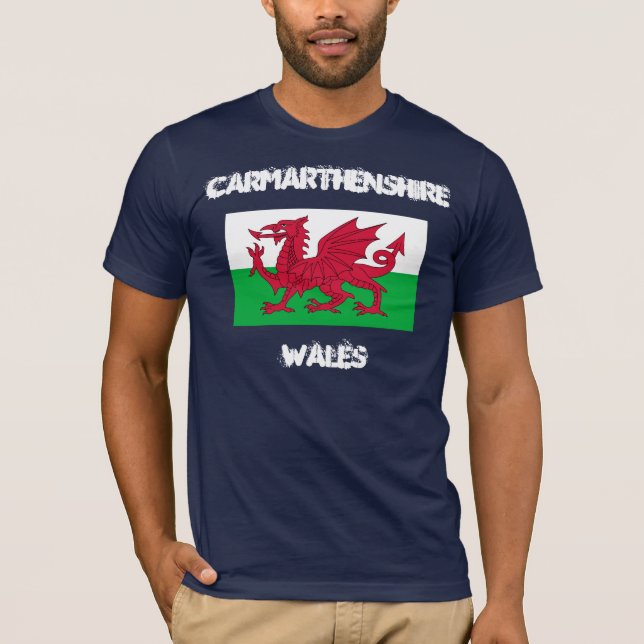T-shirts Carmarthenshire, País de Gales com bandeira galesa (Frente)