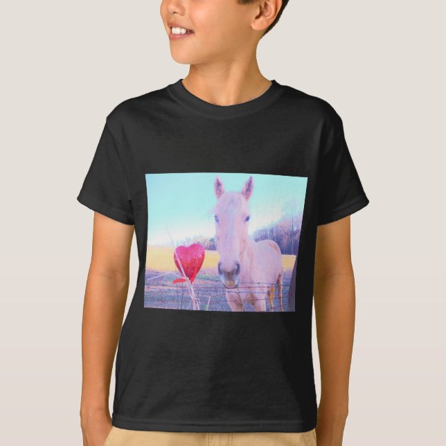 T-shirts Cavalo Amarelo e Coração Vermelho (Frente)