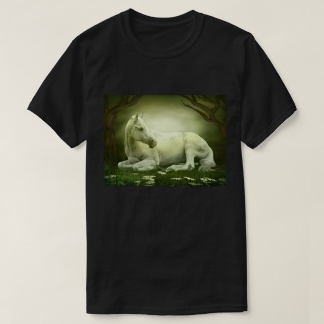 T-shirts Cavalo Branco Descansado na Floresta Encantada (Frente do Design)