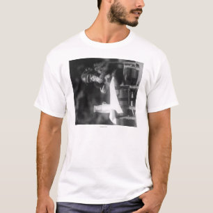 T-shirts Chimpanzé assentado na mesa no jardim zoológico