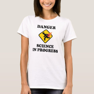 T-shirts Ciência Perigosa em Andamento - Humor de Peido Fla