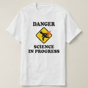 T-shirts Ciência Perigosa em Andamento - Humor de Peido Fla