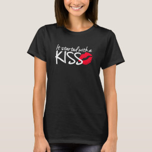 T-shirts Começou com um T vermelho da maternidade dos