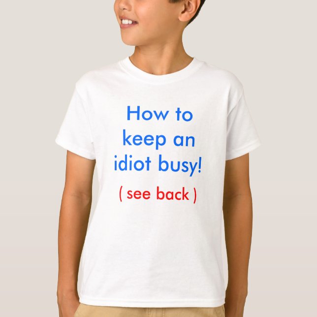 T-shirts Como manter um idiota ocupado! (Frente)